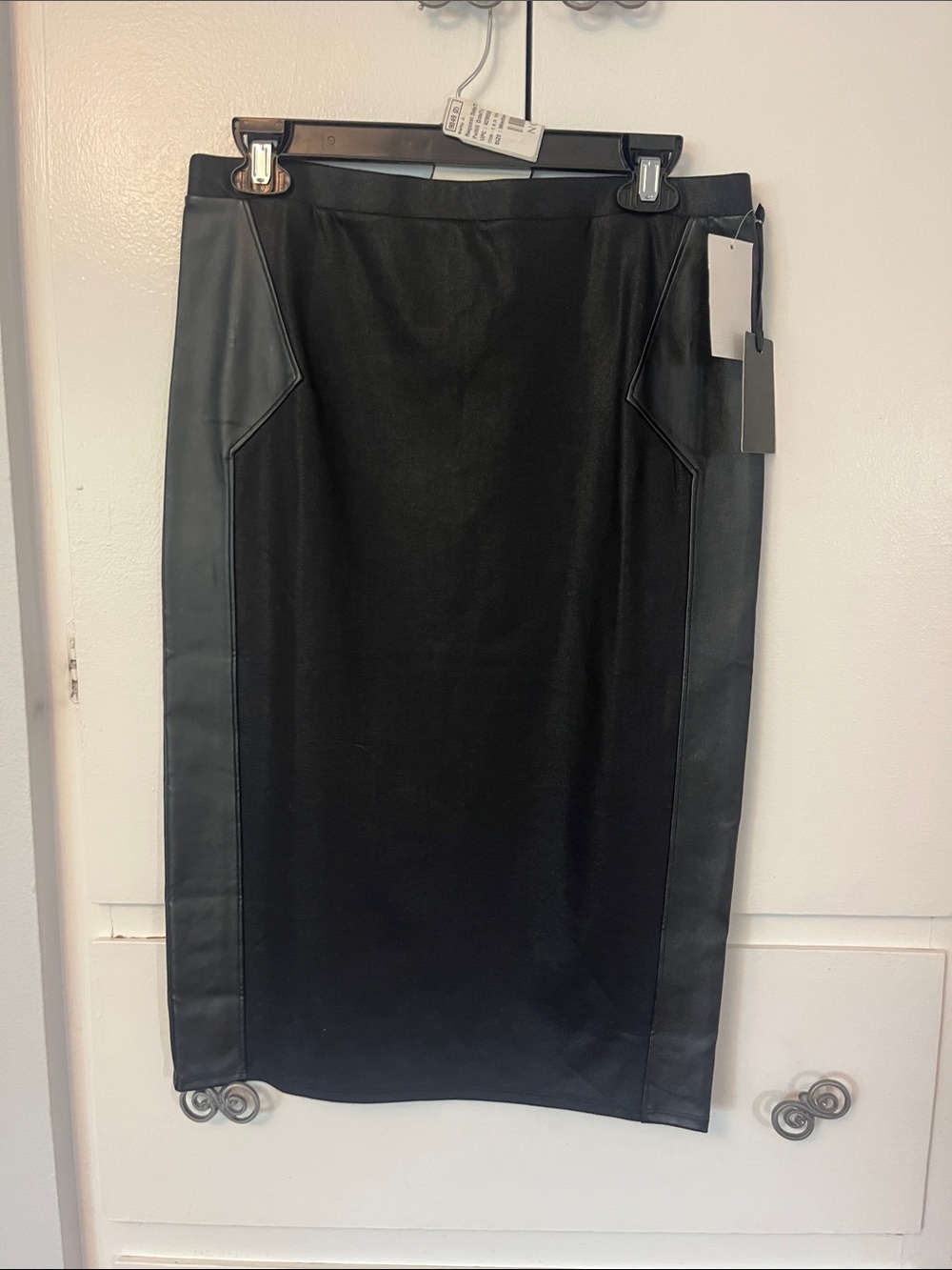 NWT Women’s Trouve Black Faux Leather Panel Pencil Skirt Size Medium